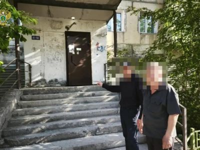 Пьяный житель Якутска вломился в чужую квартиру, напугал девочку и угрожал полицейскому