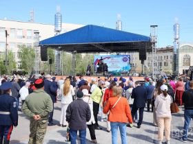 Торжественное мероприятие ко Дню России провели на площади Республики в Якутске