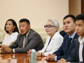 Айсен Николаев вручил награды работникам строительной отрасли Якутии