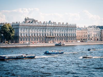 Обзорная экскурсия по Санкт-Петербургу с прогулкой на теплоходе по рекам и каналам