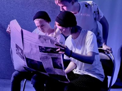 Спектакль «Слова-Паразиты» театрального проекта «Ломаные стулья»