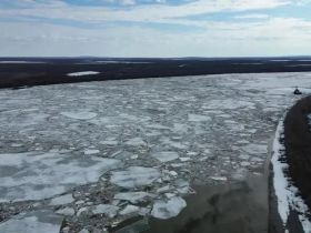 Из-за ледохода на Индигирке унесло десять судов