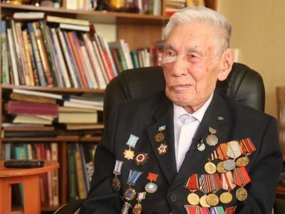 Чурапчинцы поздравили участника Великой Отечественной войны Петра Карсанаева