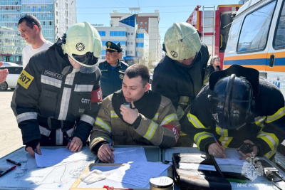 Пожарно-тактические учения прошли в торговом центре Якутска / ЯСИА   