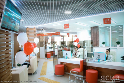 Министр экономики Якутии стал работником МФЦ / ЯСИА   