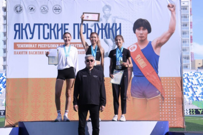Валерия Олесова стала одиннадцатикратной чемпионкой Якутии по национальным прыжкам / Дьулустаан Сергеев   