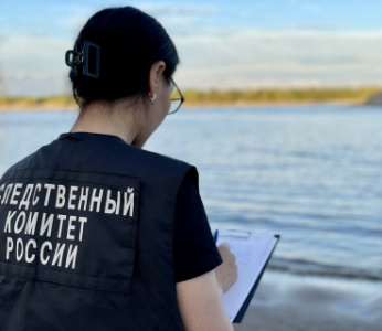 Для предотвращения несчастных случаев с участием детей следователи напоминают жителям республики о необходимости непрерывного контроля за их поведением /    