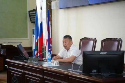 Дмитрий Садовников представил первых руководителей своей команды в мэрии Якутска / ЯСИА   