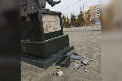 В Якутске школьники повредили памятник Суоруну Омоллоону / Саина Титова Якутск Якутск Республика Саха (Якутия)