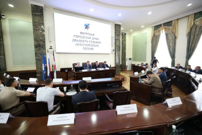 Депутаты приняли отставку главы Якутска Евгения Григорьева / Дмитрий Осипов   