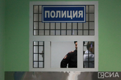 Жительница Якутска ножом повредила дверь соседки из-за давнего конфликта / ЯСИА   