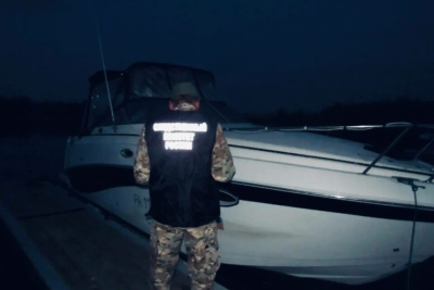 Лодка с девятью пассажирами врезалась в берег в Якутске / ЯСИА Якутск Якутск Республика Саха (Якутия)