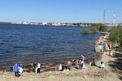 Два кубометра мусора собрали на берегу реки Лены в Якутске / ЯСИА Якутск Якутск Республика Саха (Якутия)