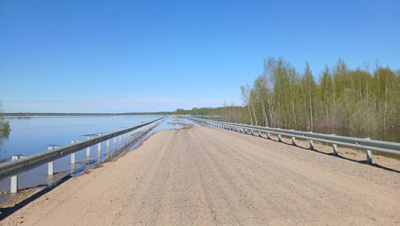 На трассе «Амга» в Усть-Майском районе подтопило дорогу / ЯСИА   