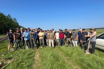 Ветераны СВО в Мегино-Кангаласском районе построили изгородь для сельхозугодий / ЯСИА   