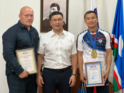 Министр спорта Якутии встретился с чемпионом Европы Ергаловым / ЯСИА   