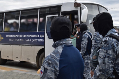 Судебные приставы Якутии выдворили на родину филиппинцев / ЯСИА   