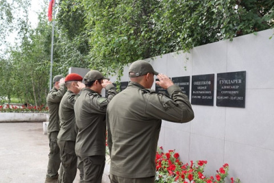 Росгвардейцы почтили память погибших на СВО бойцов ОМОН «Бизон» / ЯСИА   