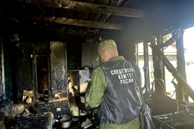 В Усть-Майском районе от ожогов при пожаре погибли бабушка и внук / ЯСИА   