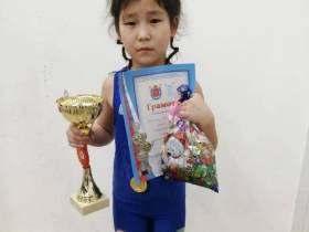 Чудо с косичками. Восьмилетняя якутянка выиграла всероссийские соревнования по вольной борьбе