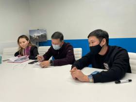 Автоняни, кафе-аниме, производство меда в условиях Арктики. Подростки Якутии создают свой бизнес