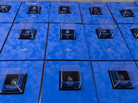 АЛРОСА передала республике сертификаты алмазов, названных именами якутян