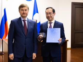 АЛРОСА передала республике сертификаты алмазов, названных именами якутян