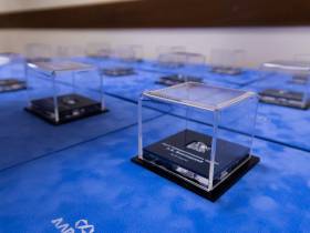 АЛРОСА передала республике сертификаты алмазов, названных именами якутян