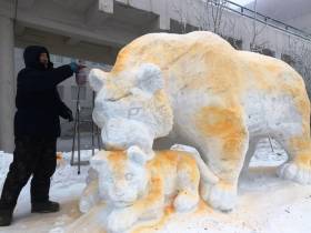 Аполлон Захаров: Новую снежную скульптуру в Якутске посвятил Году матери