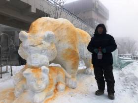 Аполлон Захаров: Новую снежную скульптуру в Якутске посвятил Году матери