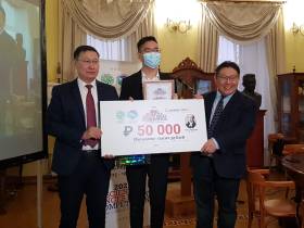 В Якутии наградили победителей и призеров конкурса эссе на английском языке среди школьников