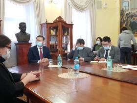 В Якутии наградили победителей и призеров конкурса эссе на английском языке среди школьников