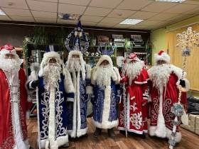 В Нюрбе зажгли огни новогодней елки