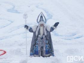 На Талом озере в Якутске в экстремальных условиях нарисовали Быка холода