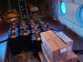 Якутские спасатели доставили топливо и продукты питания водителям, попавшим в беду