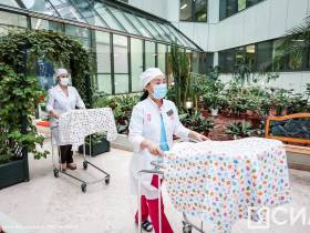 Из Перинатального центра Якутска выписали девочек-тройняшек