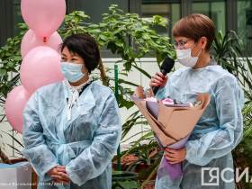 Из Перинатального центра Якутска выписали девочек-тройняшек