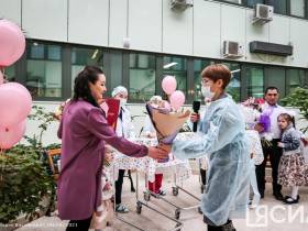 Из Перинатального центра Якутска выписали девочек-тройняшек