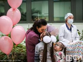 Из Перинатального центра Якутска выписали девочек-тройняшек