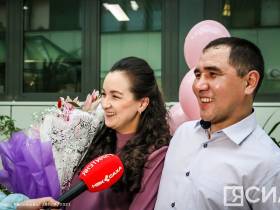 Из Перинатального центра Якутска выписали девочек-тройняшек