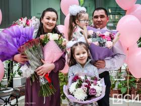 Из Перинатального центра Якутска выписали девочек-тройняшек