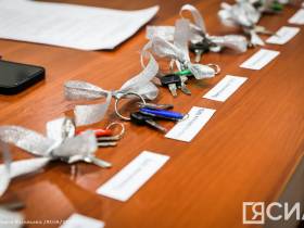 Одиннадцати районам Якутии переданы передвижные медицинские комплексы