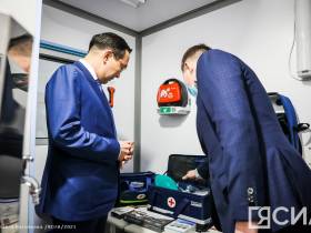 Одиннадцати районам Якутии переданы передвижные медицинские комплексы