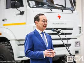 Одиннадцати районам Якутии переданы передвижные медицинские комплексы