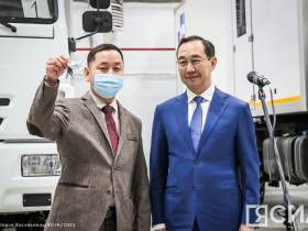 Одиннадцати районам Якутии переданы передвижные медицинские комплексы