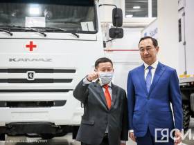 Одиннадцати районам Якутии переданы передвижные медицинские комплексы
