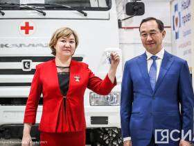 Одиннадцати районам Якутии переданы передвижные медицинские комплексы