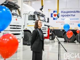 Одиннадцати районам Якутии переданы передвижные медицинские комплексы