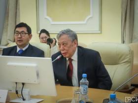 Ученые республики презентовали большой трехтомник "История Якутии"