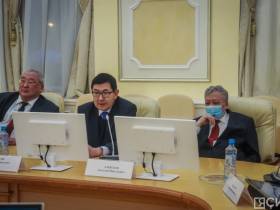 Ученые республики презентовали большой трехтомник "История Якутии"